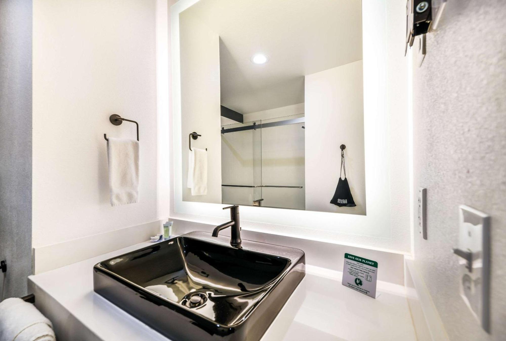 Hy-Lo Hotel, Ascend Hotel Collection Calera Екстериор снимка